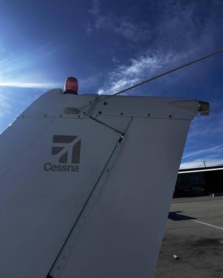 2000 Cessna 172S Millennium Edition Photo 4