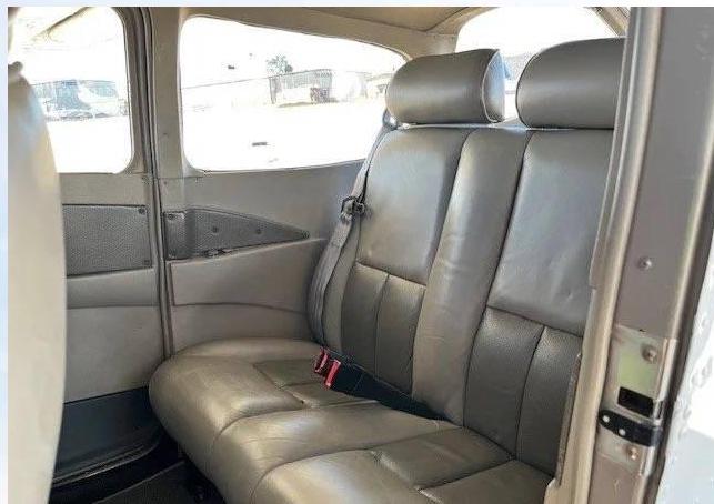 2000 Cessna 172S Millennium Edition Photo 7