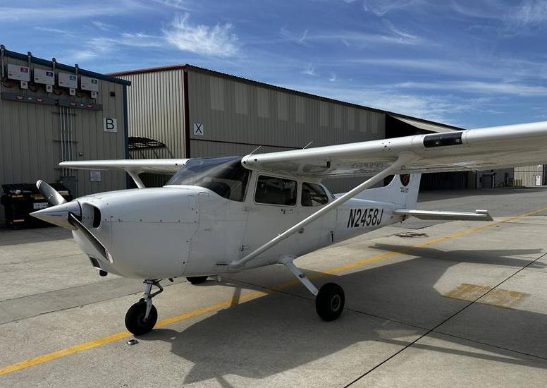 2000 Cessna 172S Millennium Edition Photo 5