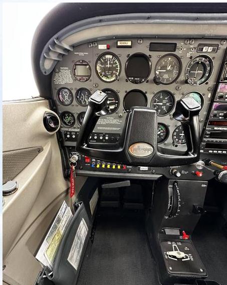 2000 Cessna 172S Millennium Edition Photo 2