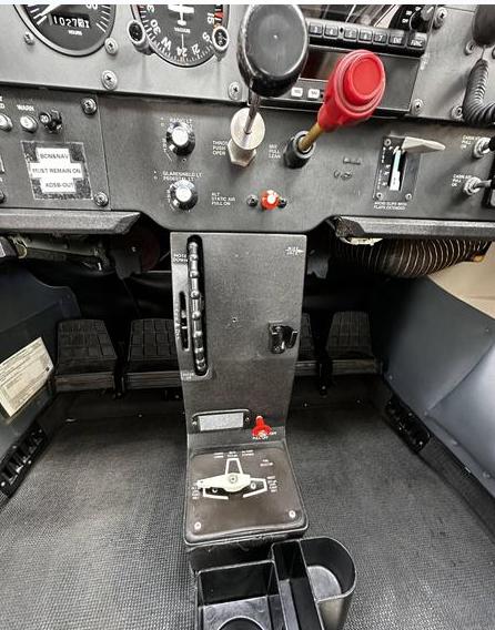 2000 Cessna 172S Millennium Edition Photo 7