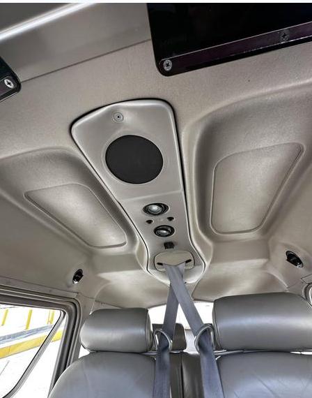 2000 Cessna 172S Millennium Edition Photo 3