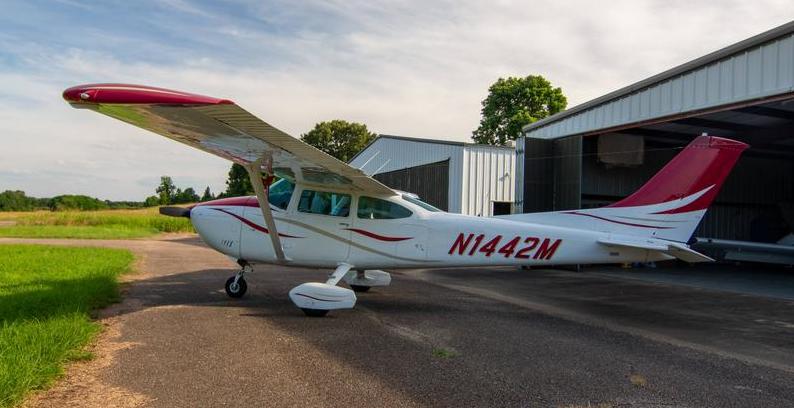 1975 Cessna 182P Photo 2