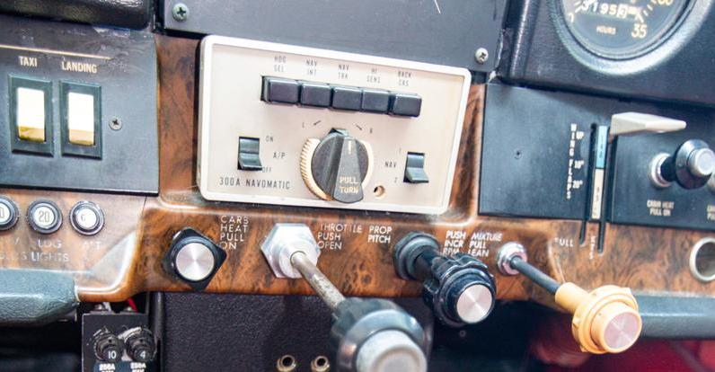 1975 Cessna 182P Photo 3