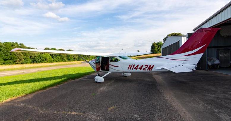 1975 Cessna 182P Photo 2