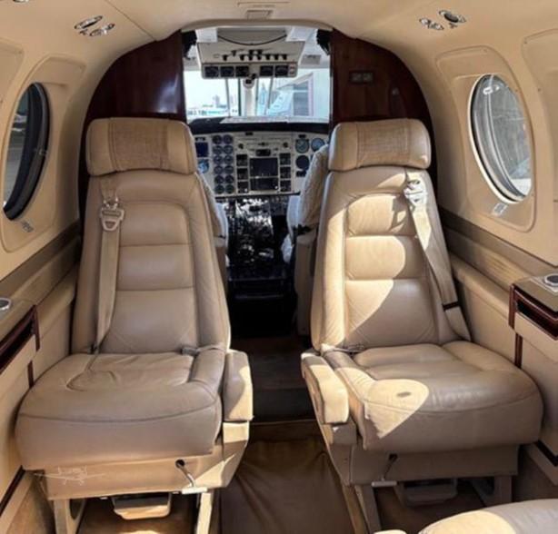 2005 BEECHCRAFT KING AIR C90B Photo 6