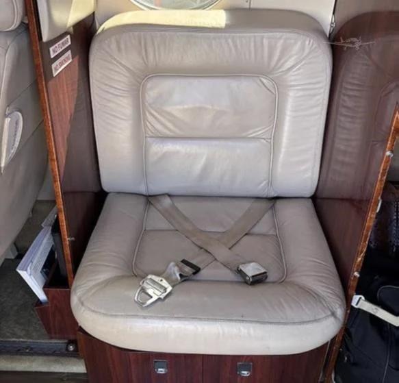 2005 BEECHCRAFT KING AIR C90B Photo 3