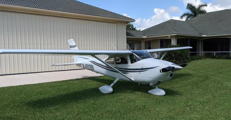 Cessna 182Q Skylane Photo 2