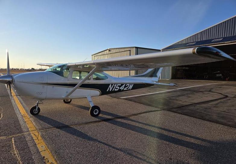 1976 Cessna 182P Photo 4
