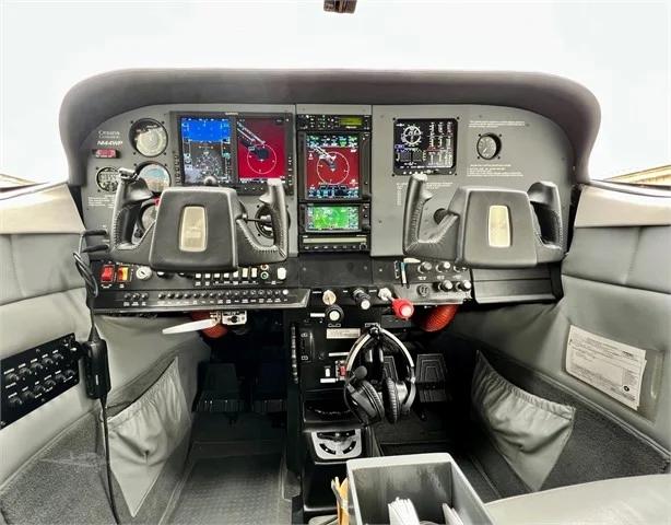 1973 CESSNA TURBO 210L Photo 4