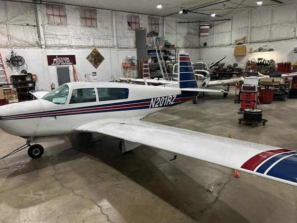 1977 MOONEY M20J Photo 2