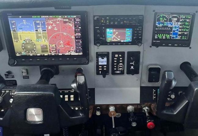 1975 CESSNA 182P SKYLANE Photo 2