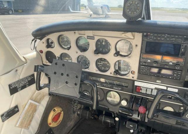 1974 PIPER CHEROKEE 140 Photo 3