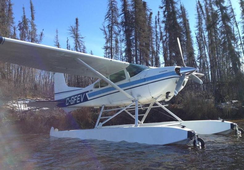1977 Cessna A185F Amphibian Photo 3
