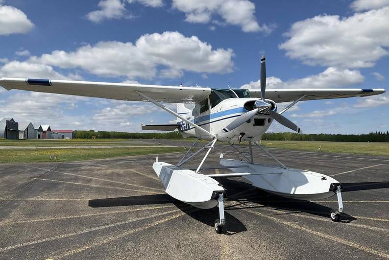 1977 Cessna A185F Amphibian Photo 5