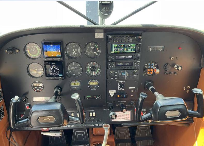 1977 Cessna A185F Amphibian Photo 2