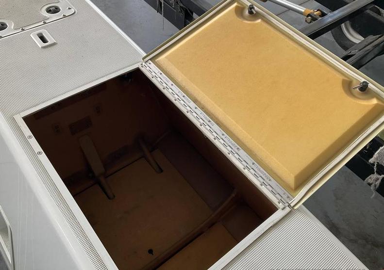 1977 Cessna A185F Amphibian Photo 3