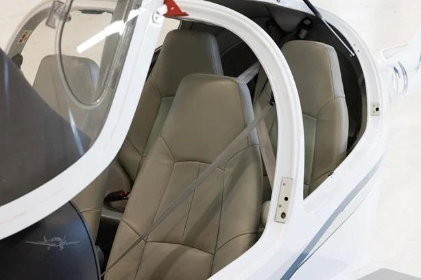 2007 DIAMOND DA40 Photo 3