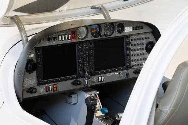 2007 DIAMOND DA40 Photo 5