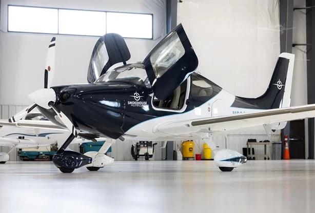 2004 CIRRUS SR22-G2 Photo 2