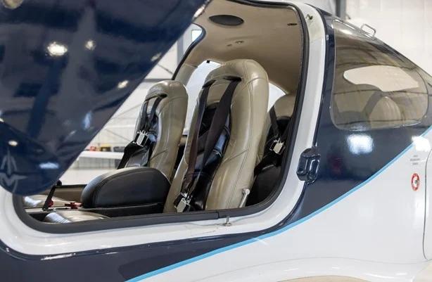 2004 CIRRUS SR22-G2 Photo 4