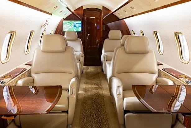 2006 BOMBARDIER CHALLENGER 300 Photo 3