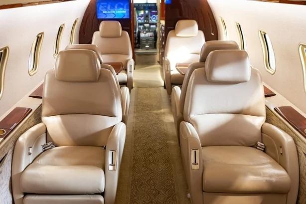 2006 BOMBARDIER CHALLENGER 300 Photo 4