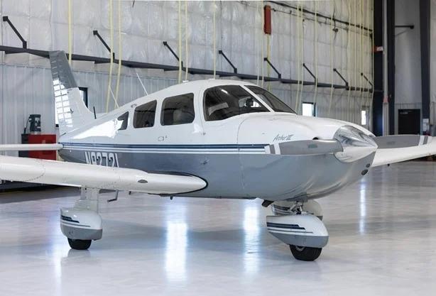 1997 PIPER ARCHER III Photo 2