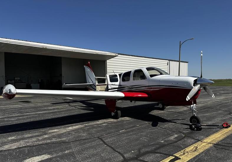 1981 Beech A36 Bonanza Photo 2