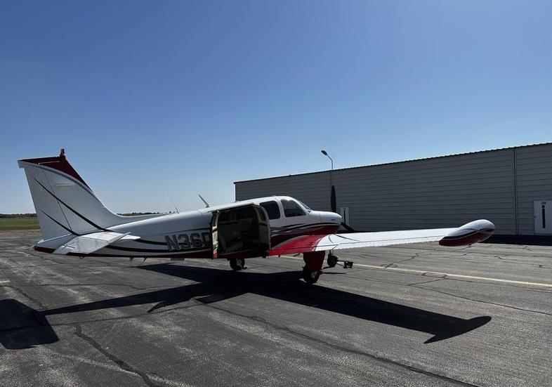 1981 Beech A36 Bonanza Photo 3