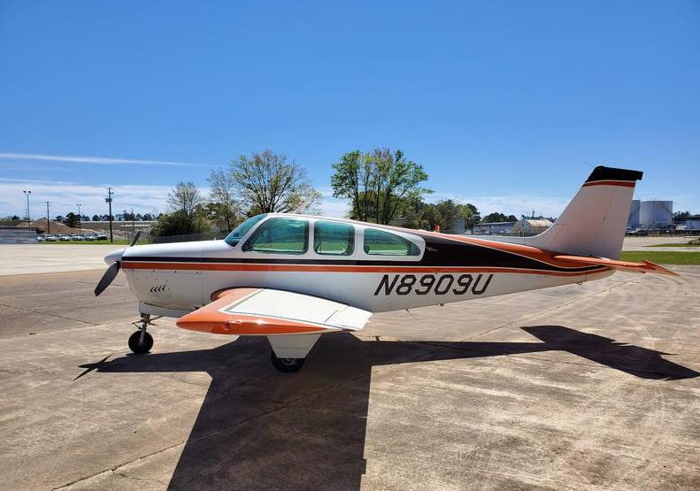 Debonair C-33 Photo 2