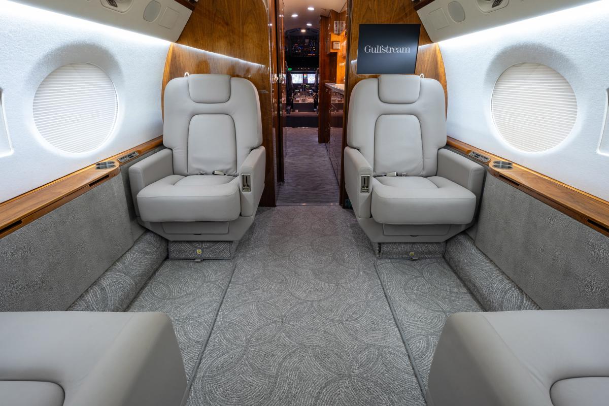 2009 Gulfstream G550 Photo 3