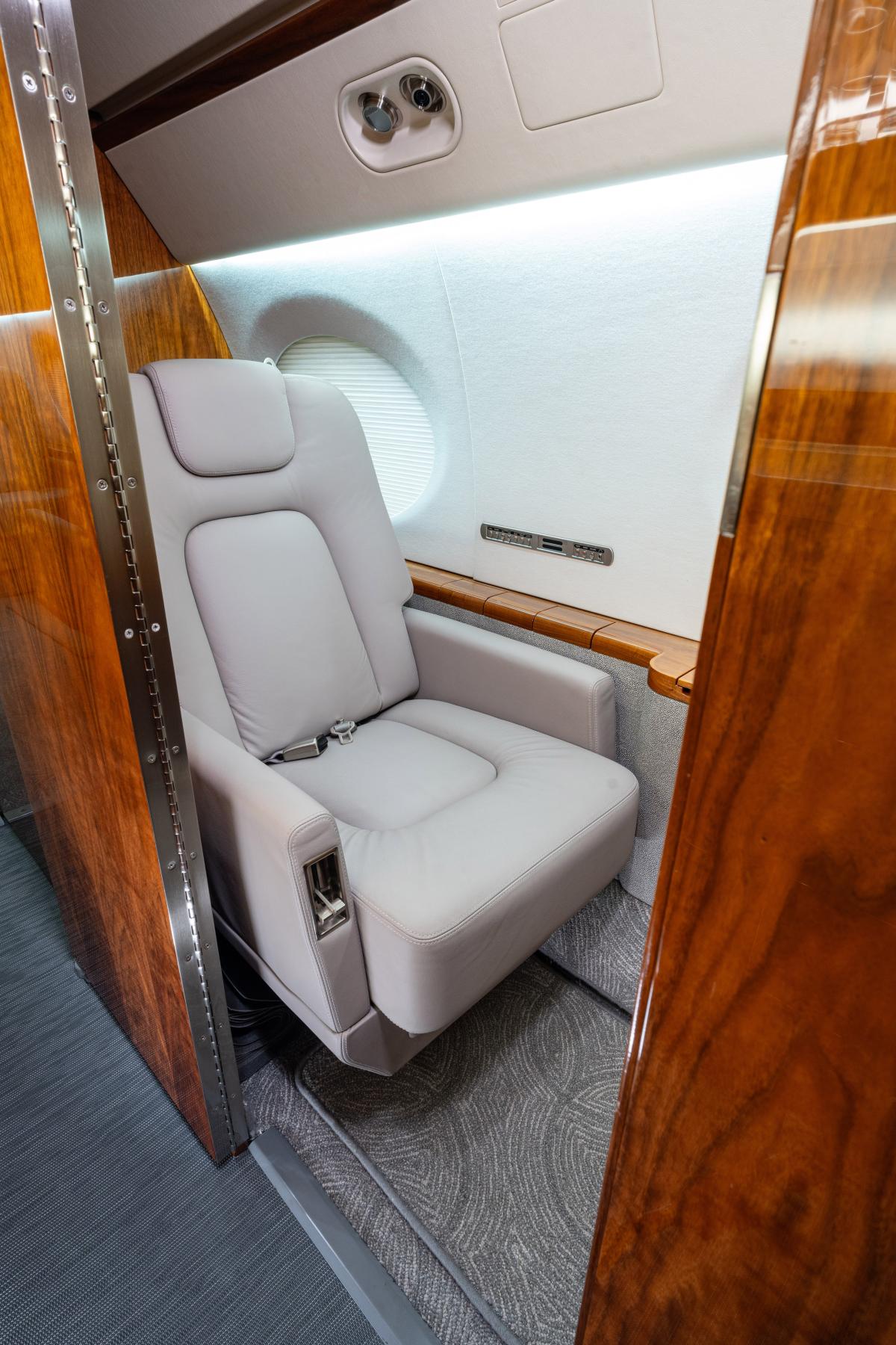 2009 Gulfstream G550 Photo 6