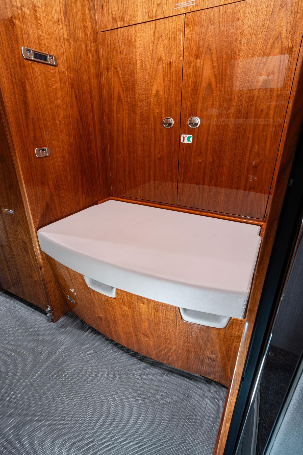 2009 Gulfstream G550 Photo 7