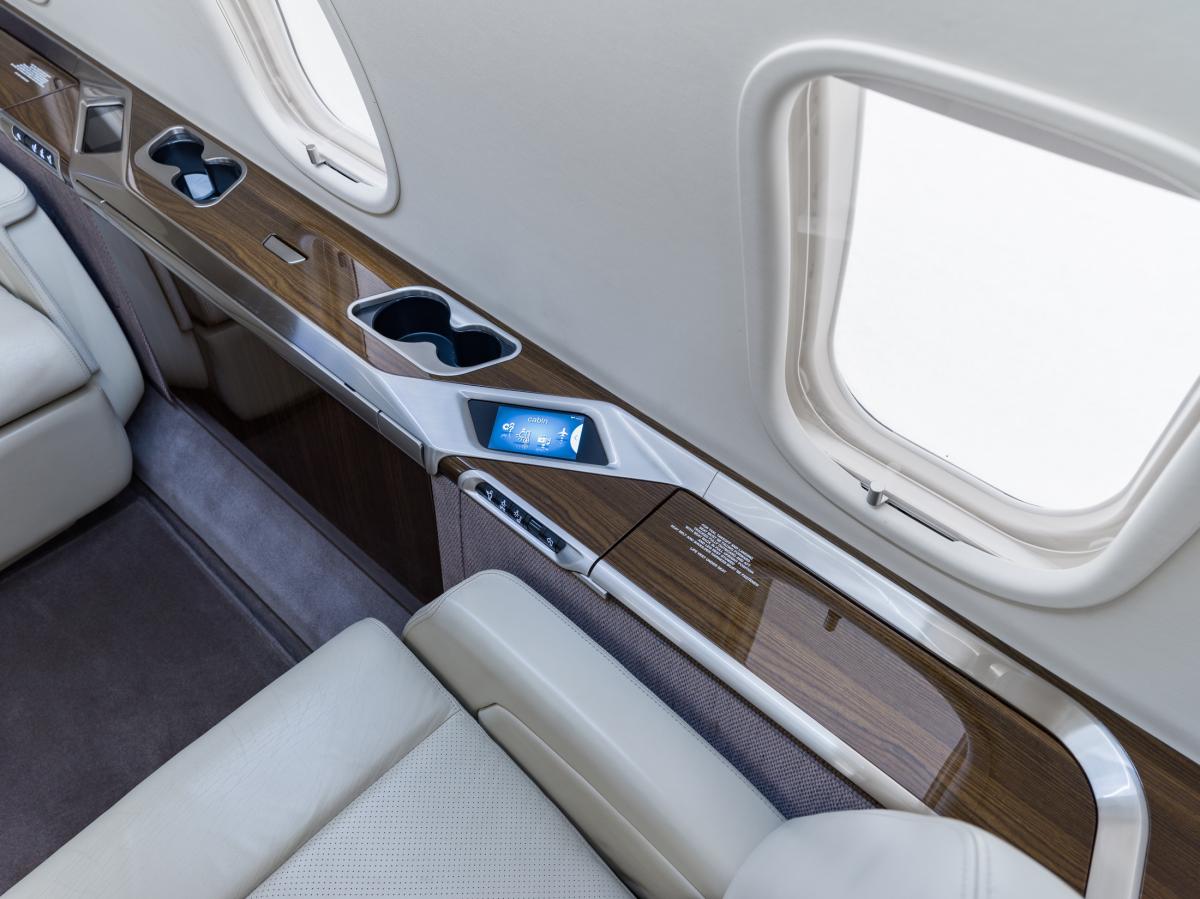 2016 Challenger 350 s/n 20632 Photo 3