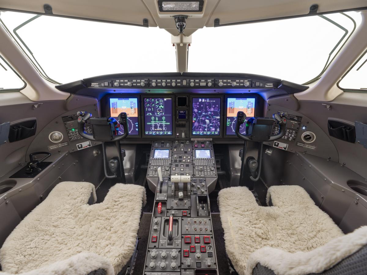 2016 Challenger 350 s/n 20632 Photo 2