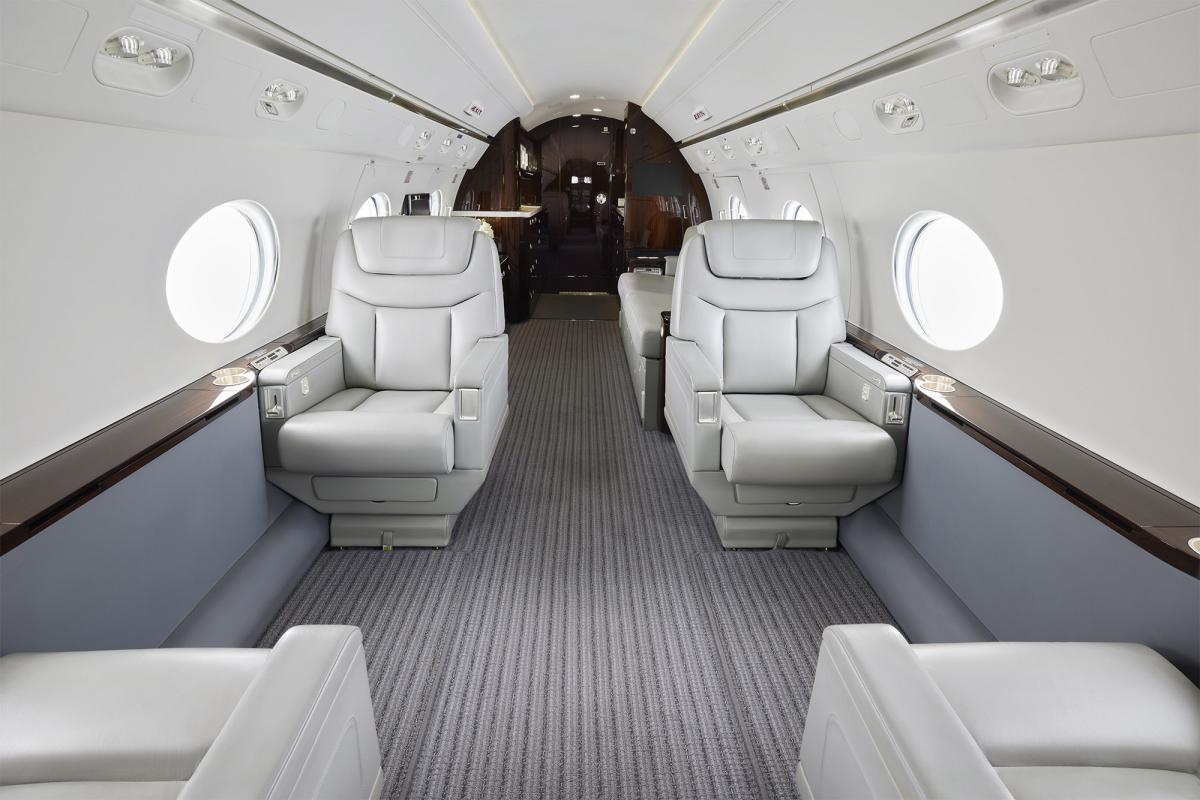 2011 Gulfstream G450 Photo 2