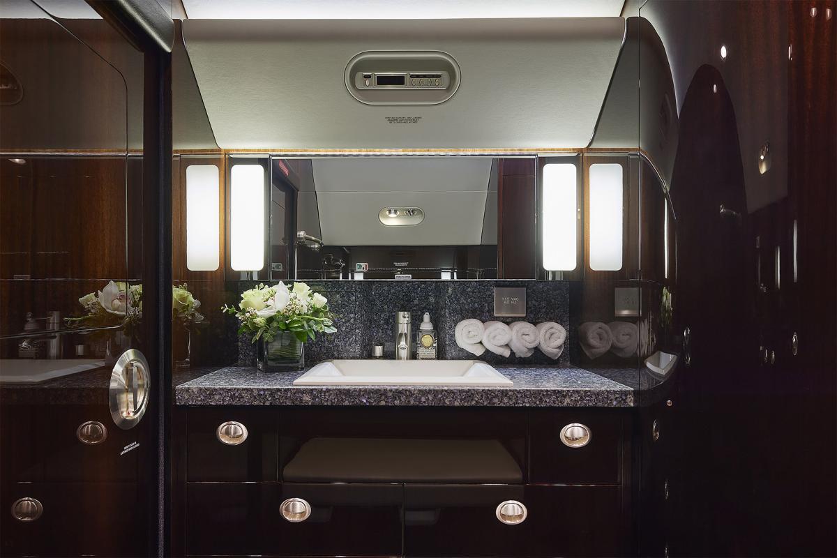 2011 Gulfstream G450 Photo 2