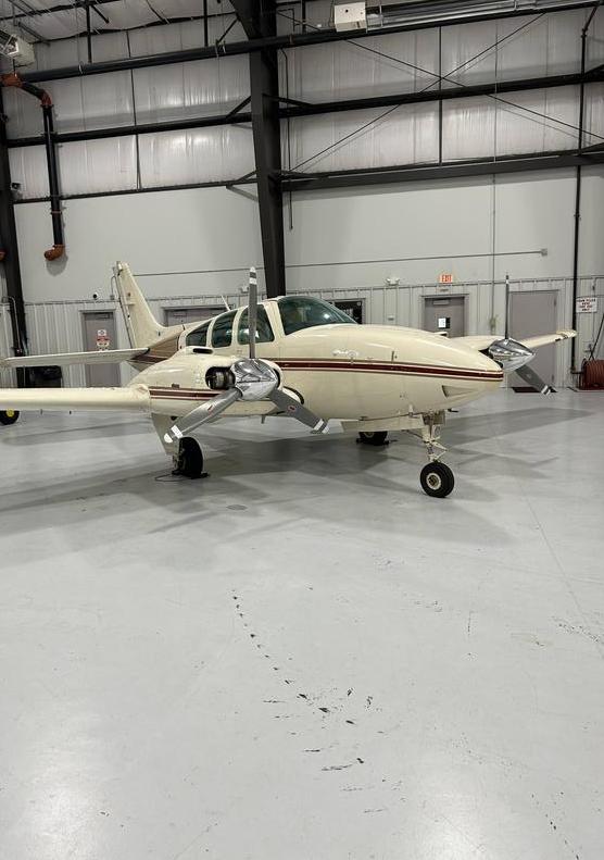 Beech E55 Baron Photo 2