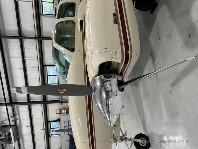 Beech E55 Baron Photo 5