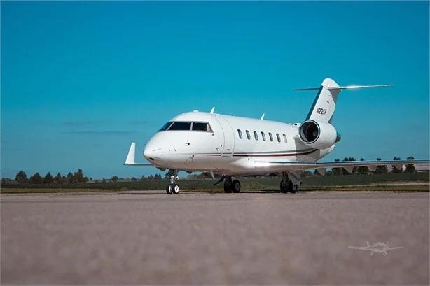 2017 BOMBARDIER CHALLENGER 650 Photo 2
