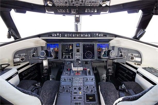2017 BOMBARDIER CHALLENGER 650 Photo 7