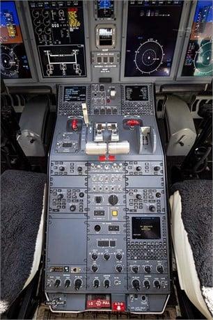 2017 BOMBARDIER CHALLENGER 650 Photo 2