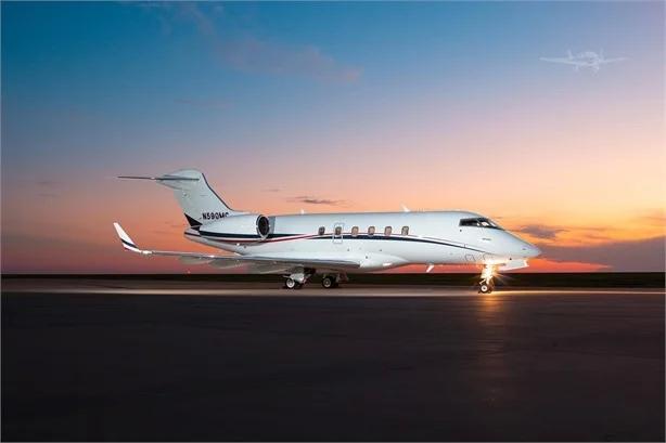 2004 BOMBARDIER CHALLENGER 300 Photo 2