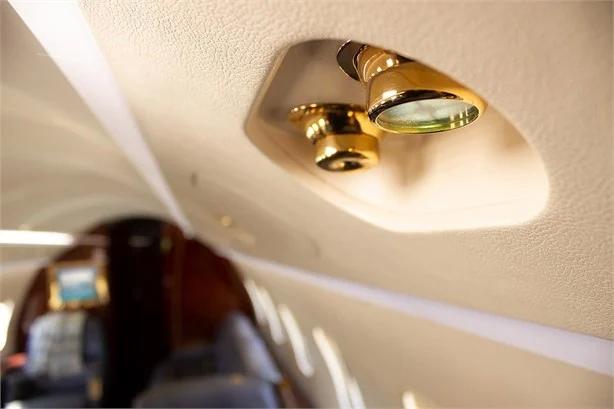 2004 BOMBARDIER CHALLENGER 300 Photo 3