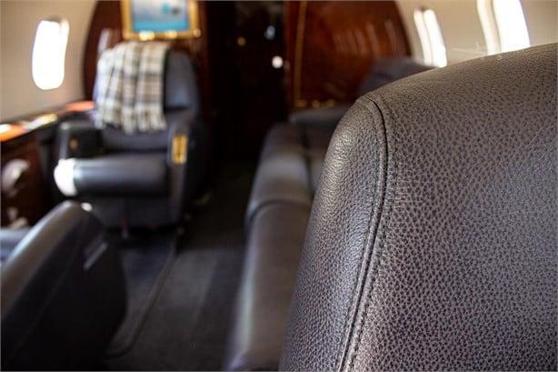 2004 BOMBARDIER CHALLENGER 300 Photo 2