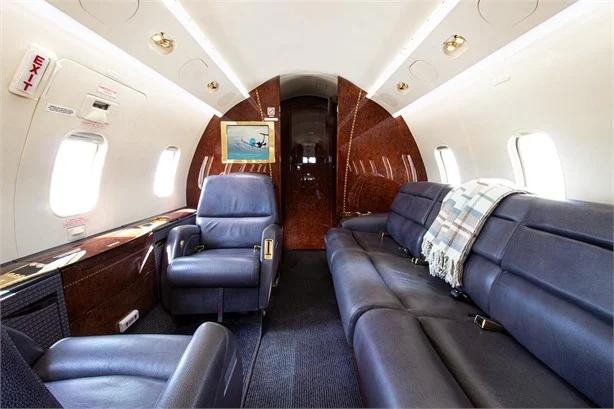 2004 BOMBARDIER CHALLENGER 300 Photo 3
