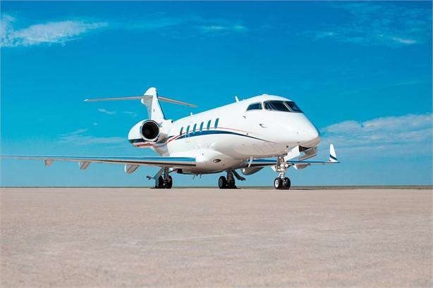 2004 BOMBARDIER CHALLENGER 300 Photo 2