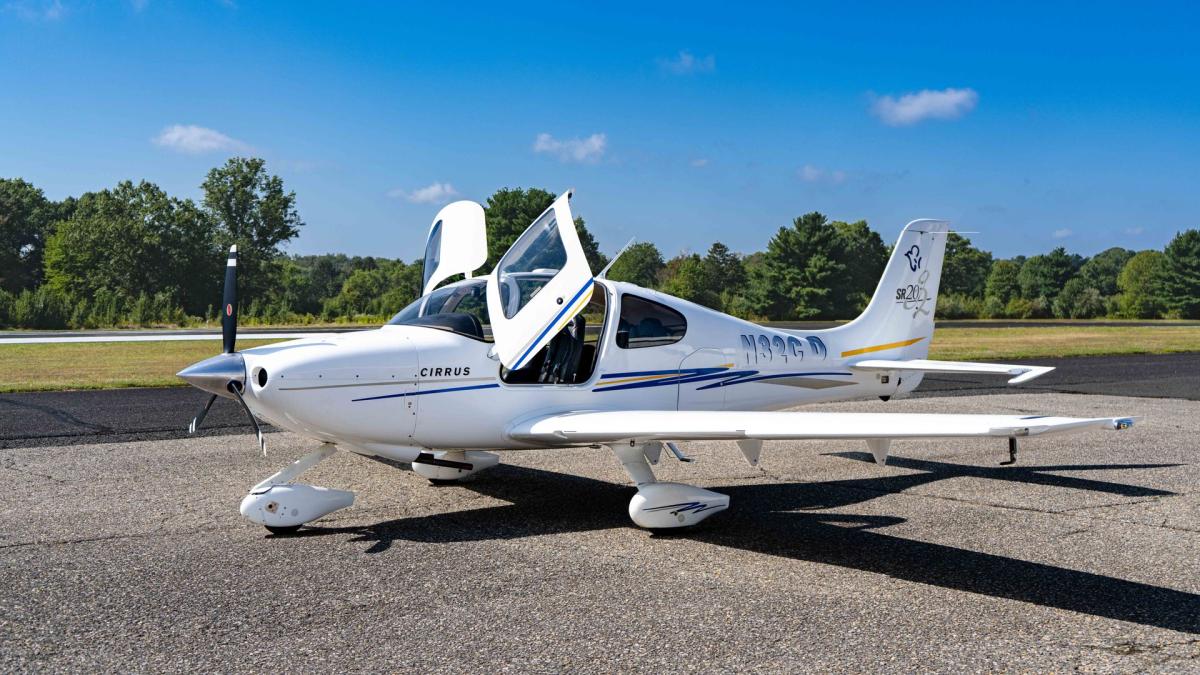 2005 Cirrus SR20 Photo 2