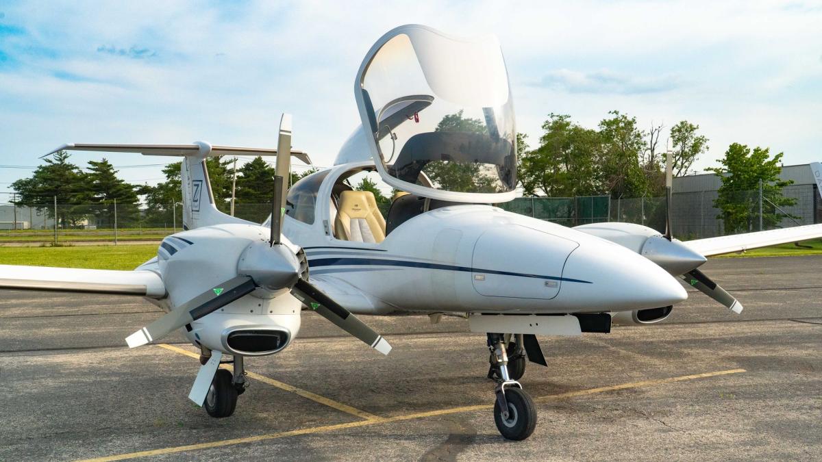 2006 Diamond DA42 NG Photo 2